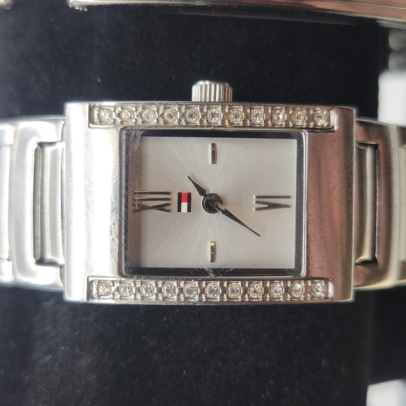 8 square face watches with new batteries. - Picture 6 of 12